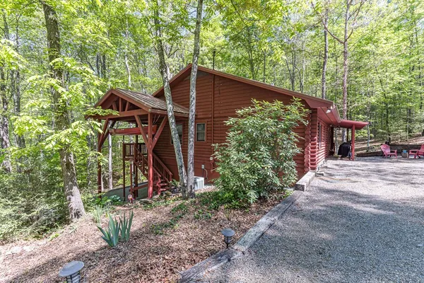$344,500 | 421 Sleepy Hollow Drive, Murphy, NC 28906
