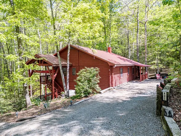 $344,500 | 421 Sleepy Hollow Drive, Murphy, NC 28906