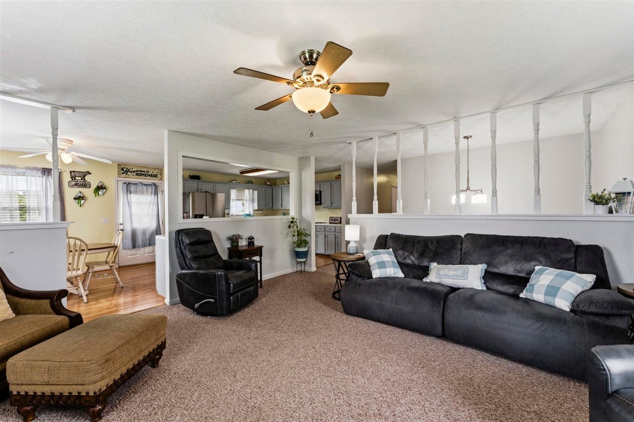937 Dripping Springs Road Glasgow, KY 42141 - Photo 5 of 36 Gallery Image 5