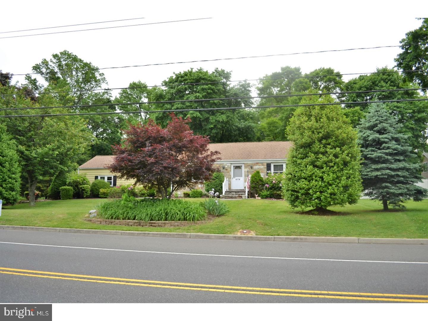 4104 Bridgeboro Road Delran, NJ 08057 - Photo 3 of 25 Front Yard