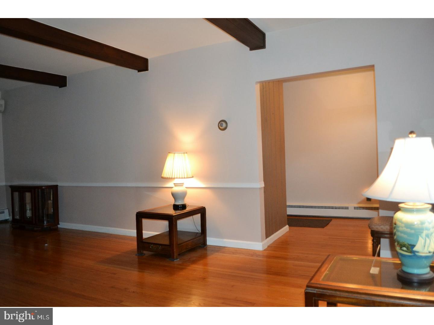 4104 Bridgeboro Road Delran, NJ 08057 - Photo 6 of 25 Living Room