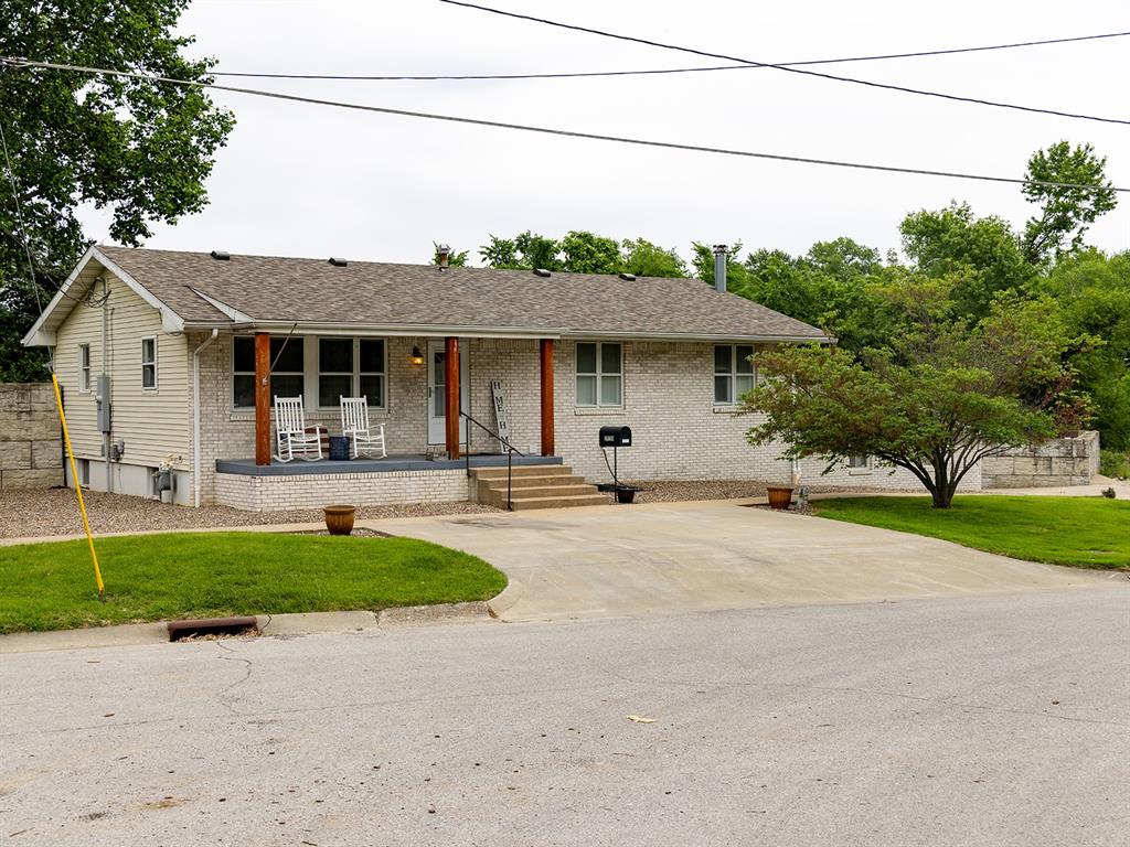 3930 Commanche Avenue Hannibal, MO 63401 - Photo 2 of 56