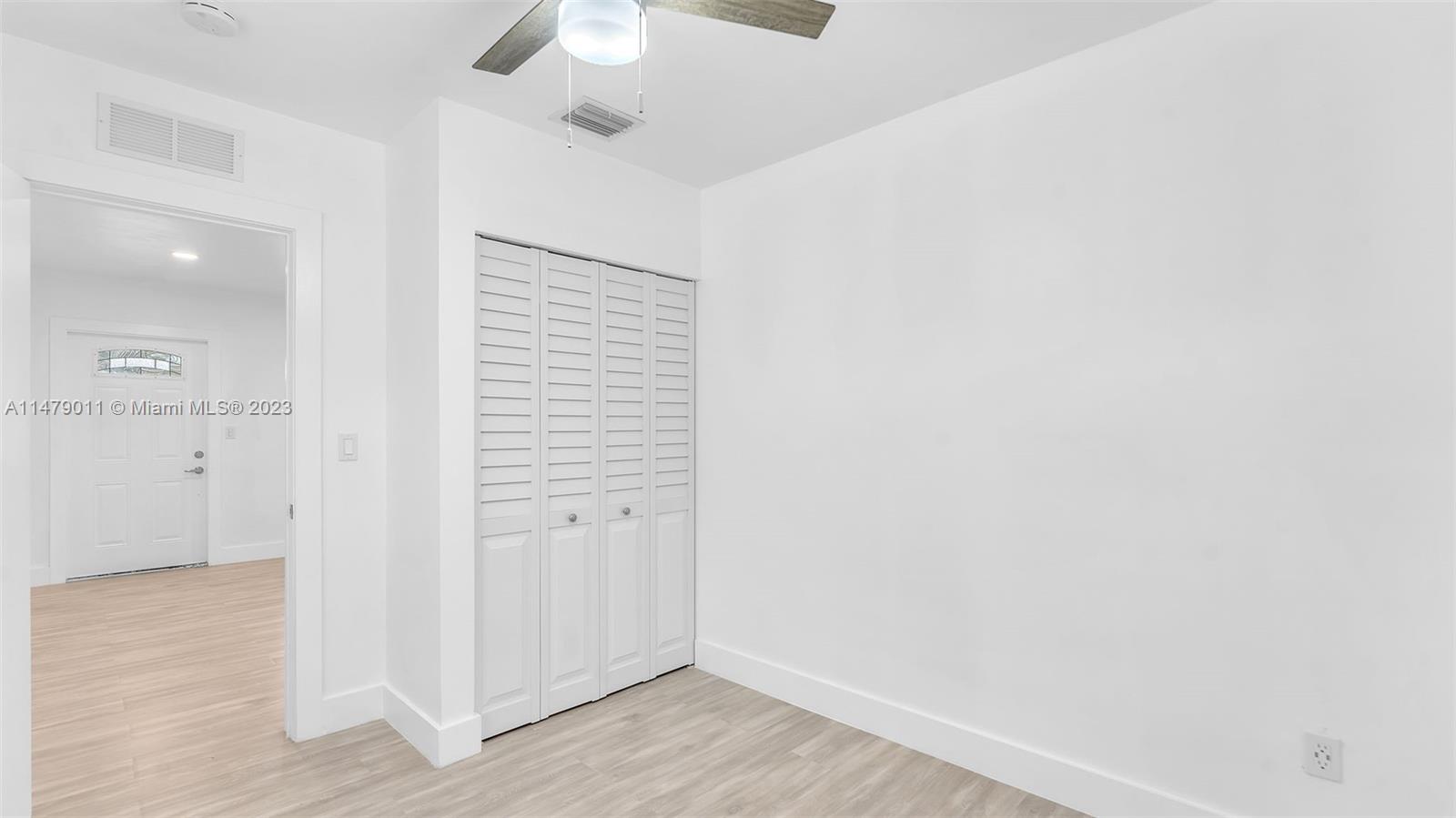 West Flagler Miami, FL 33125 - Photo 18 of 37 an empty room with wooden floor