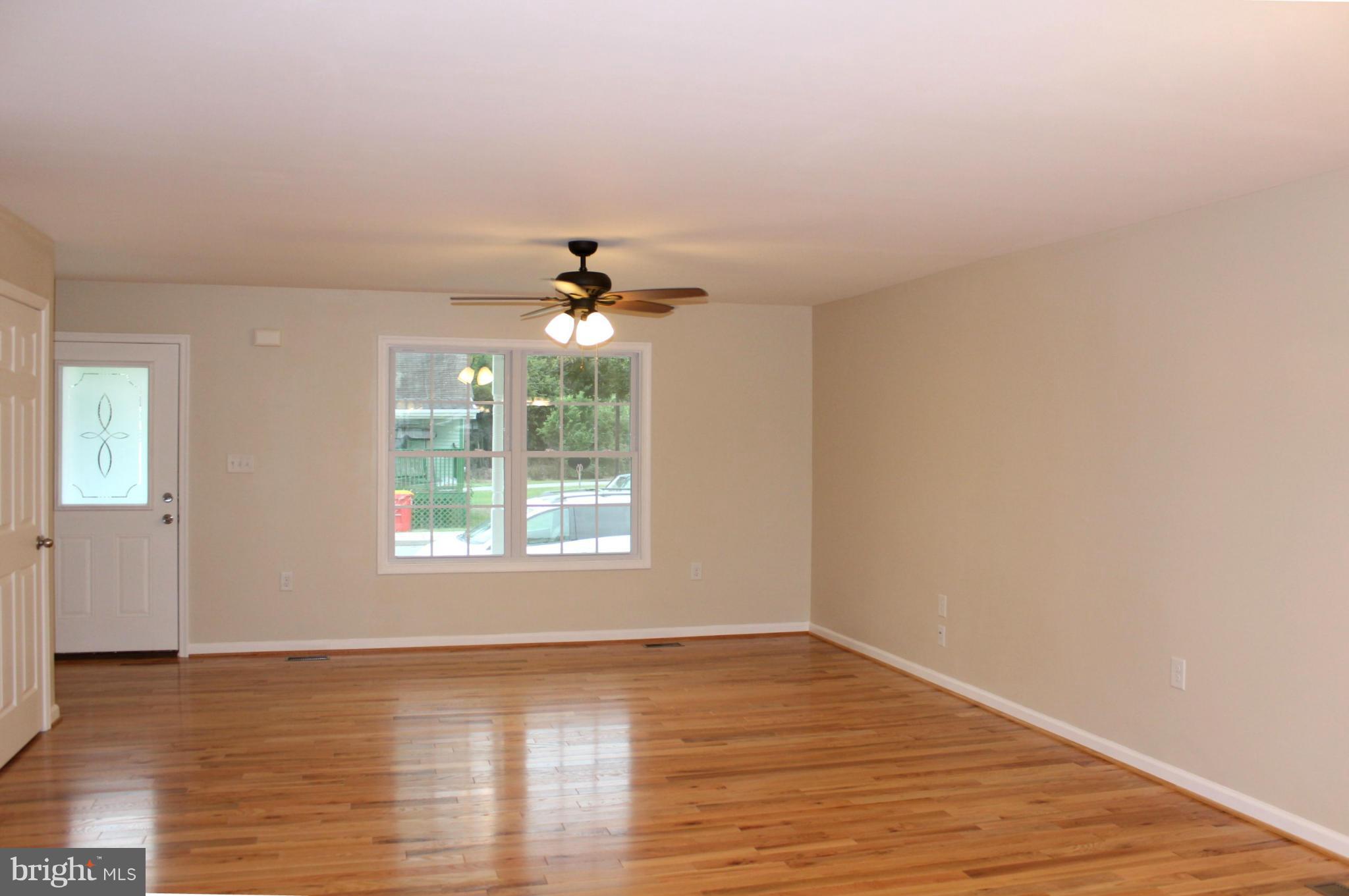 323 East 3rd Avenue Ranson, WV 25438 - Photo 4 of 16 Living Room