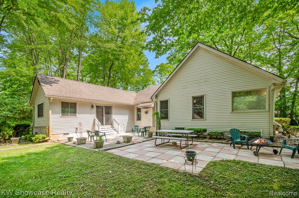 3675 South Commerce Road Walled Lake, MI 48390 - Photo 3 of 30 Gallery Image 3