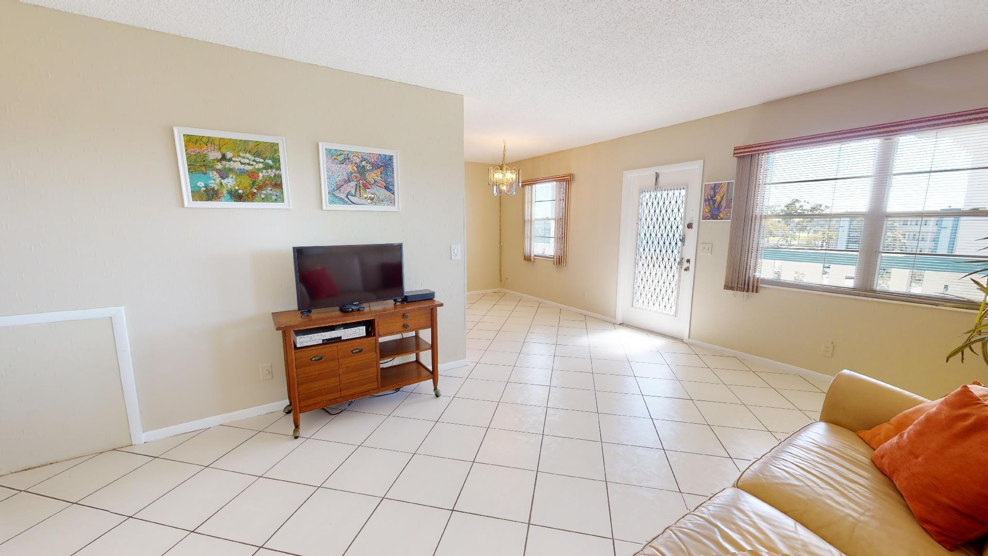 4018 Lincoln A Boca Raton, FL 33434 - Photo 5 of 26 Living Room
