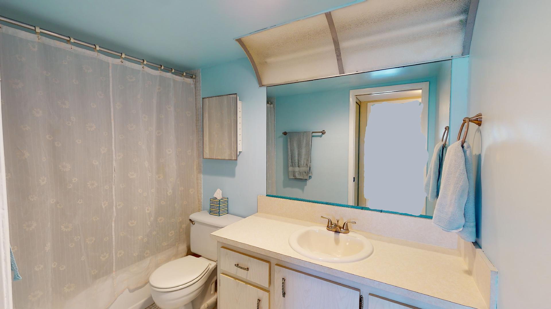 4018 Lincoln A Boca Raton, FL 33434 - Photo 7 of 26 Guest Bath
