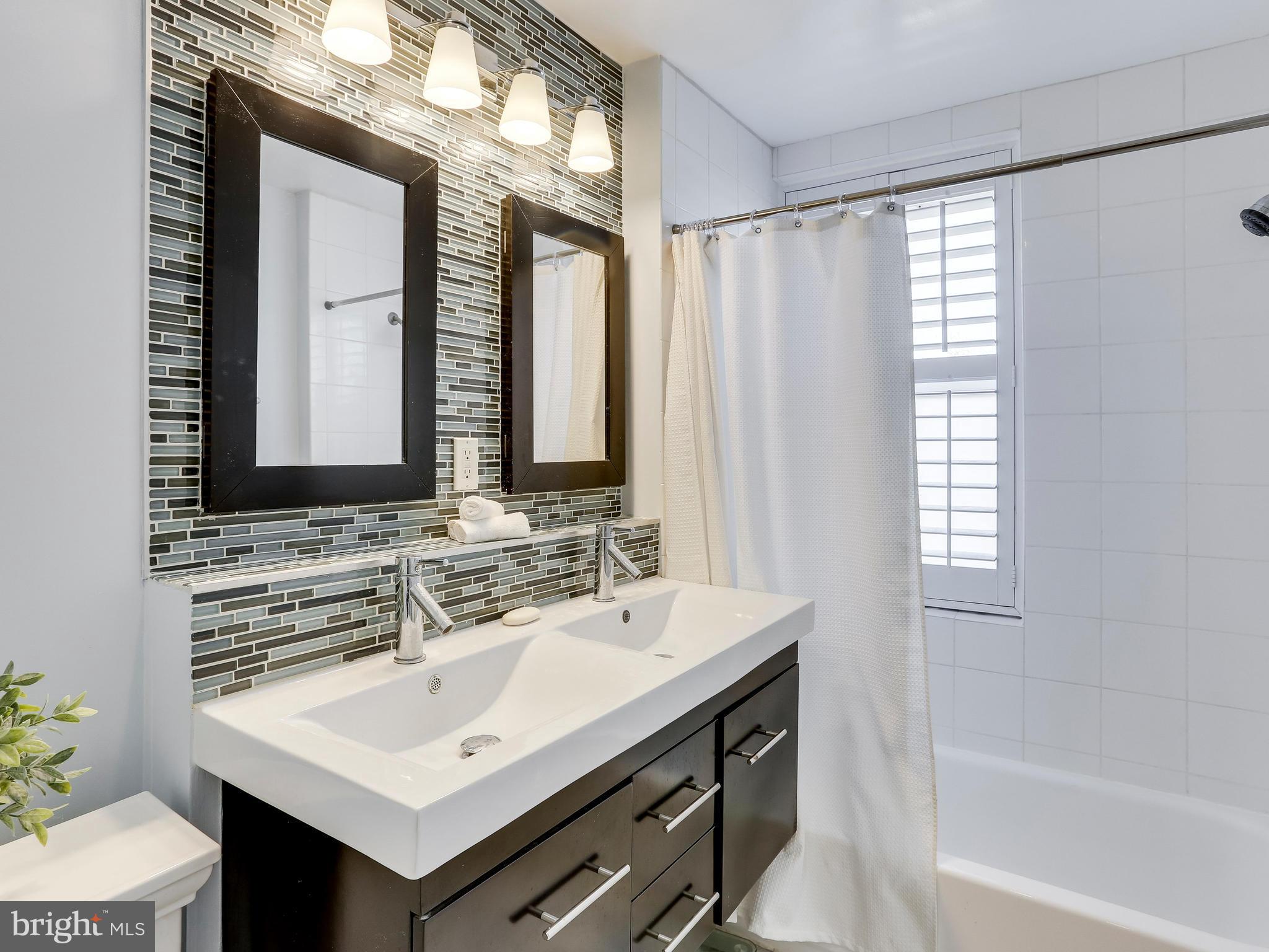 1309 Riggs Street Northwest Washington, DC 20009 - Photo 17 of 30 Bath (Master)