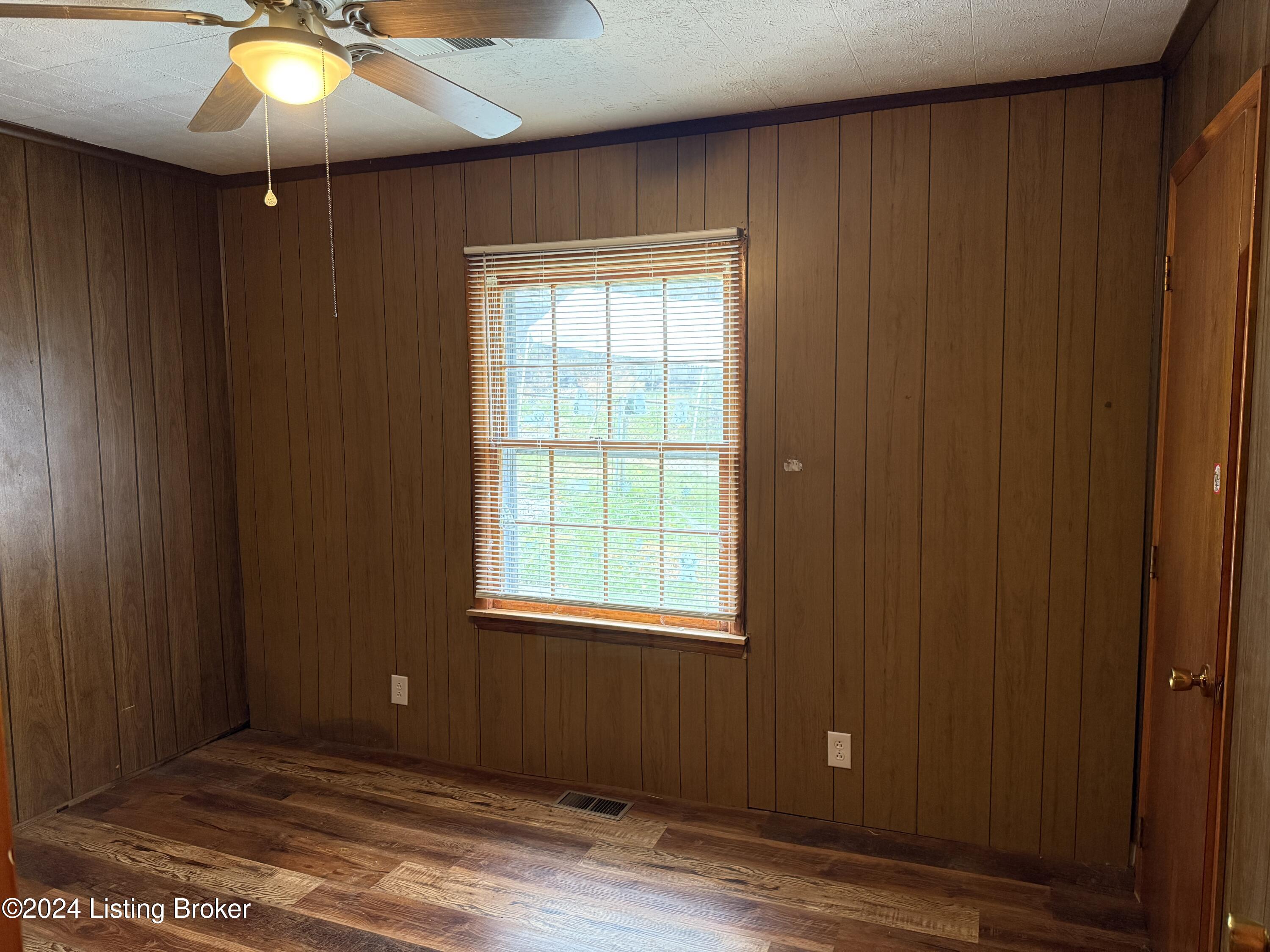 425 Sheep Pen Road Frankfort, KY 40601 - Photo 13 of 23 bedroom 2 (crawl access in closet