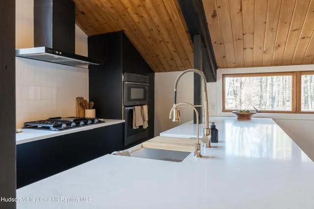 $689,000 | 18 Country Club Lane, Woodstock, NY 12498