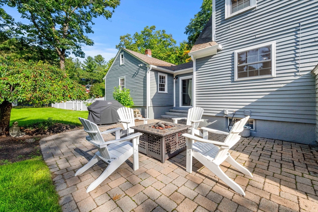 44 Haggetts Pond Road Andover, MA 01810 - Photo 8 of 38