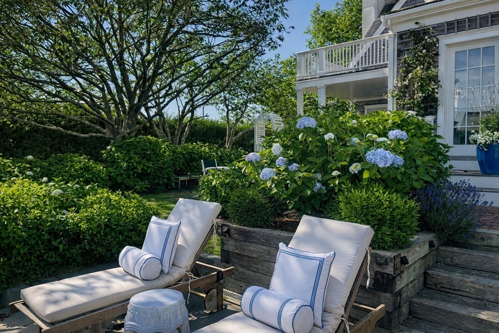 44 Main Street Nantucket, MA 02554 - Photo 25 of 32