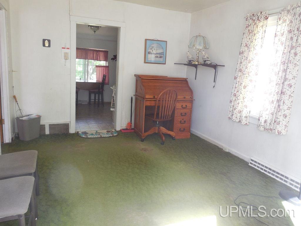 684 West Co Road Amberg, WI 54102 - Photo 3 of 25