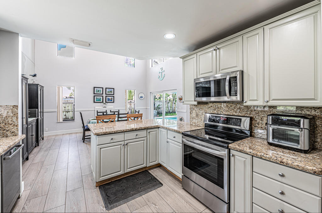 8001 Fairway Trail Boca Raton, FL 33487 - Photo 26 of 54 Kitchen