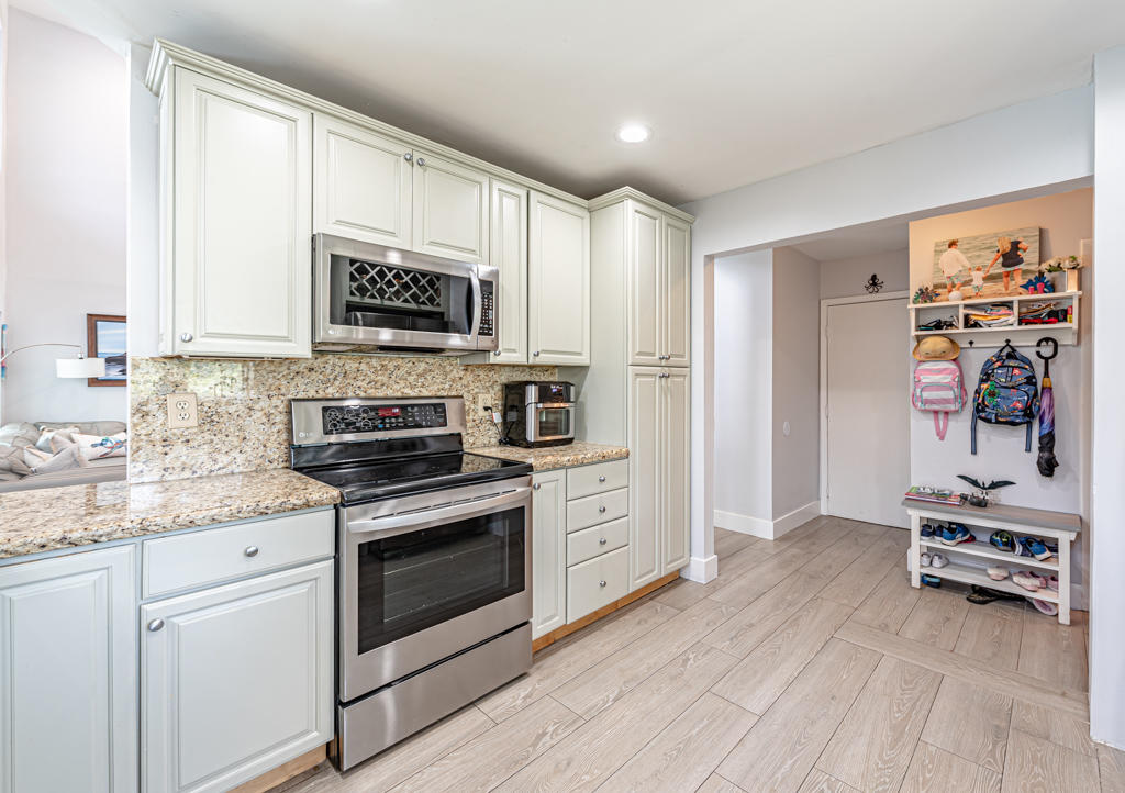8001 Fairway Trail Boca Raton, FL 33487 - Photo 30 of 54 Kitchen