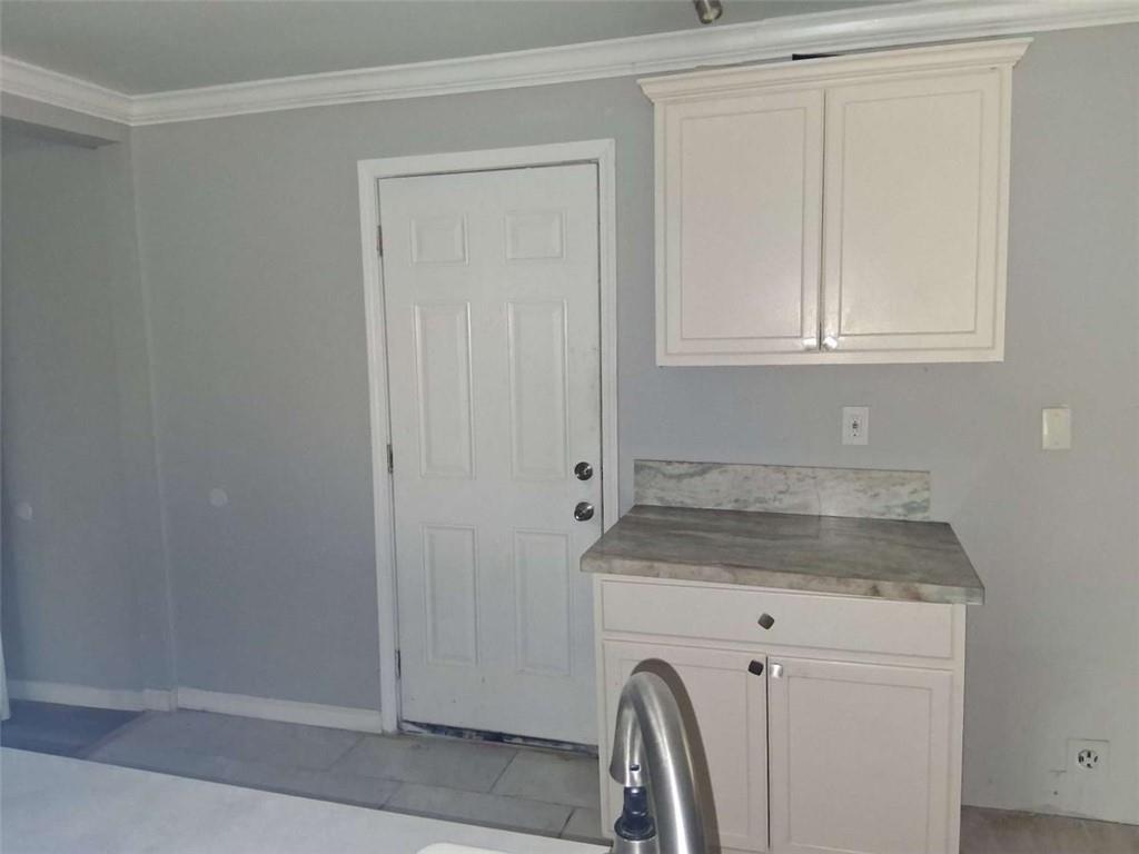 1032 Valley View Road Southeast Atlanta, GA 30315 - Photo 10 of 25