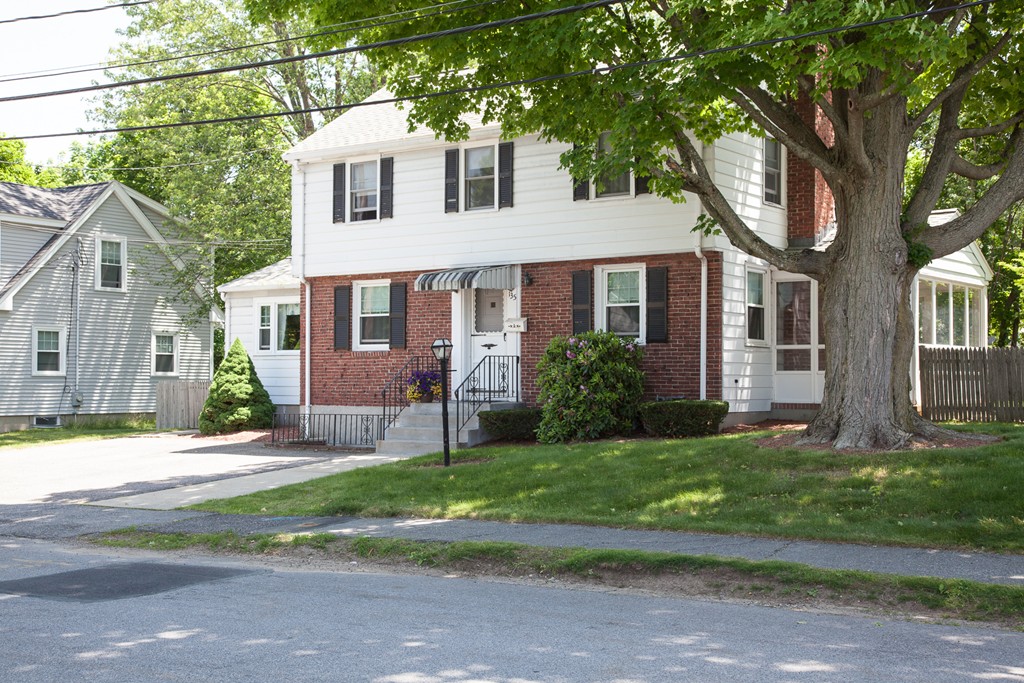 135 Longfellow Road Waltham, MA 02453 - Photo 2 of 17 Gallery Image 2