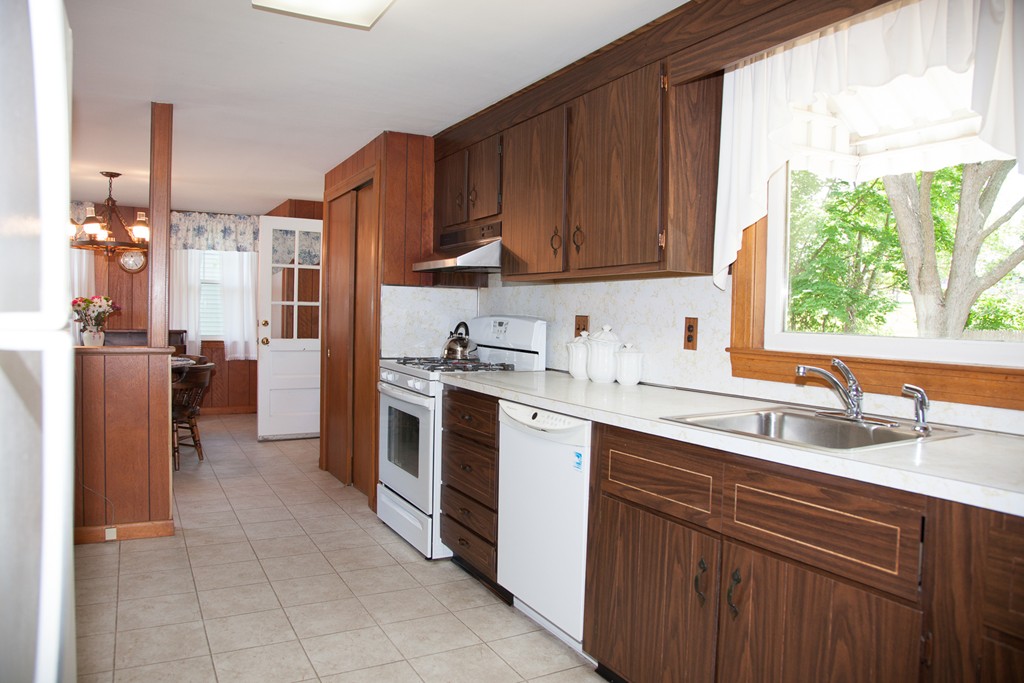 135 Longfellow Road Waltham, MA 02453 - Photo 8 of 17 Gallery Image 8