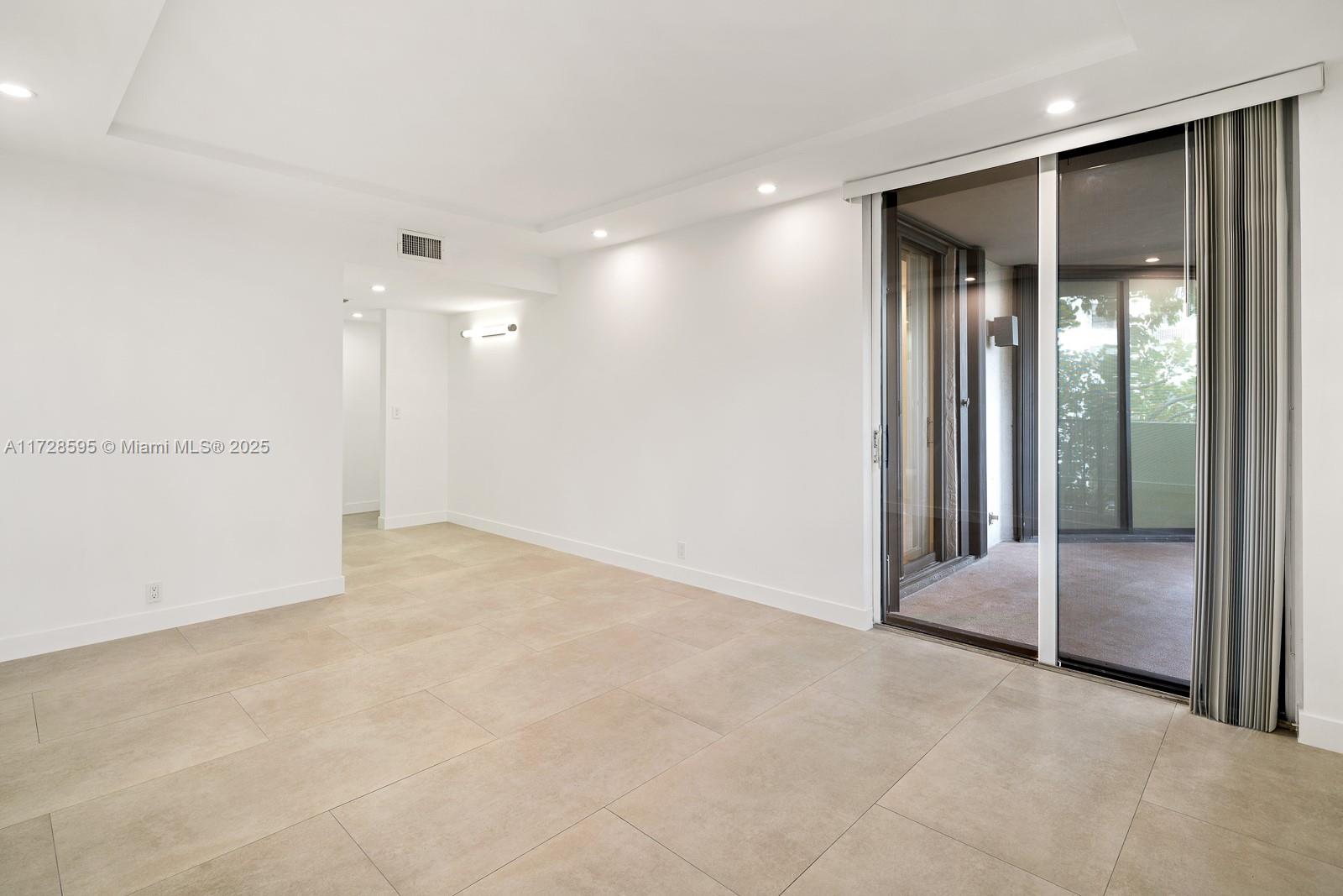 141 Crandon Boulevard, Unit 229 Key Biscayne, FL 33149 - Photo 11 of 30 en empty room with sliding glass door shower