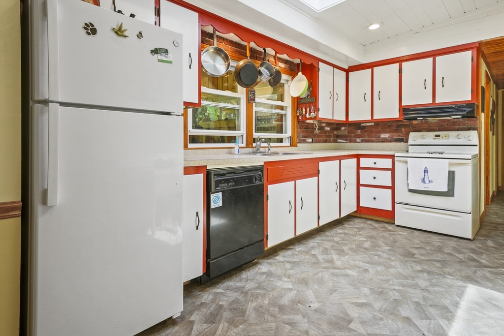 150 Townsend Harbor Road Lunenburg, MA 01462 - Photo 11 of 27 Gallery Image 11