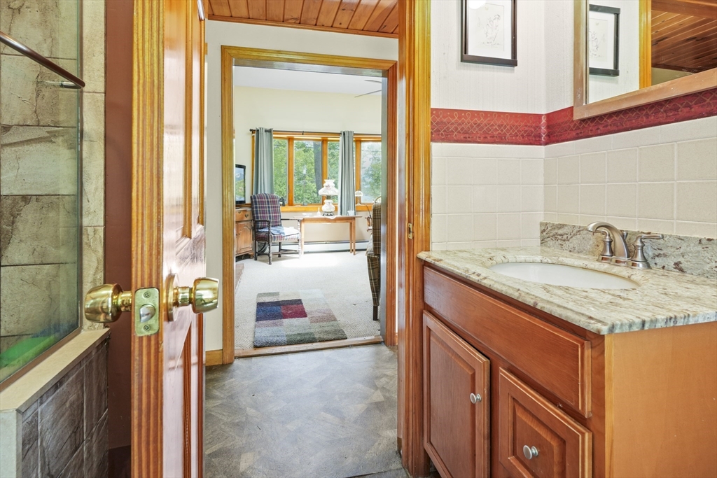 150 Townsend Harbor Road Lunenburg, MA 01462 - Photo 21 of 27 Gallery Image 21