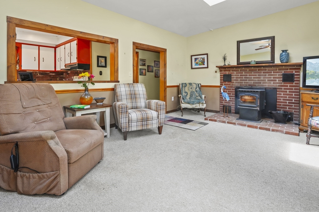 150 Townsend Harbor Road Lunenburg, MA 01462 - Photo 4 of 27 Gallery Image 4