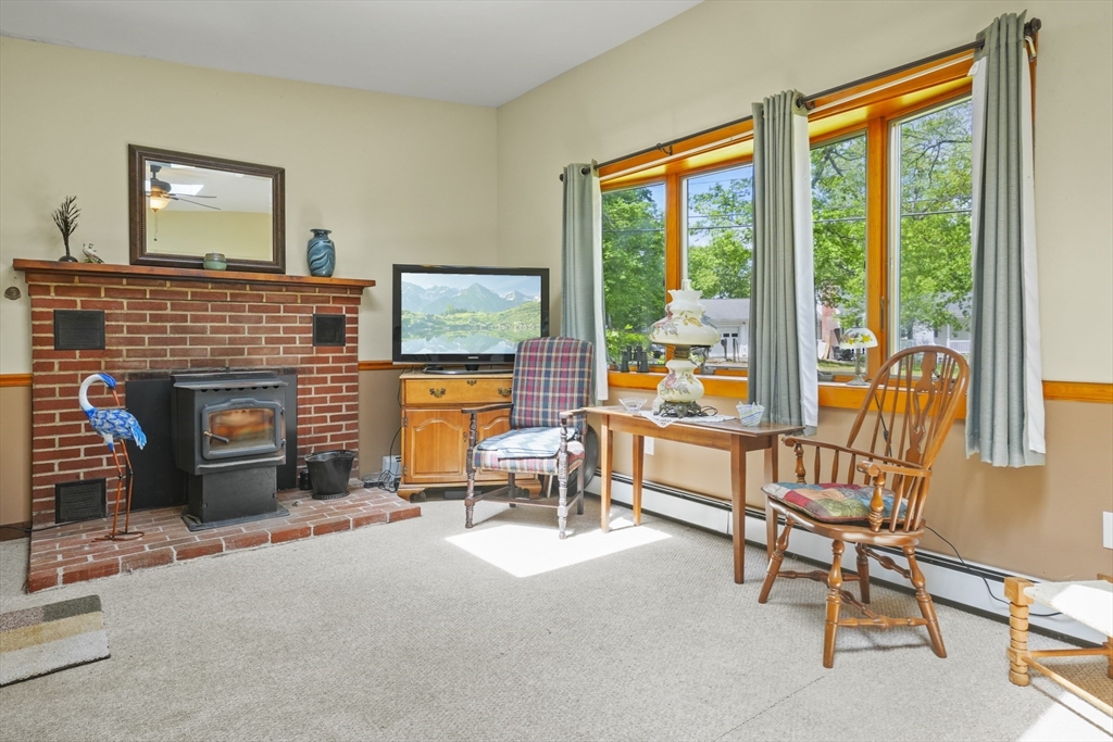 150 Townsend Harbor Road Lunenburg, MA 01462 - Photo 5 of 27 Gallery Image 5