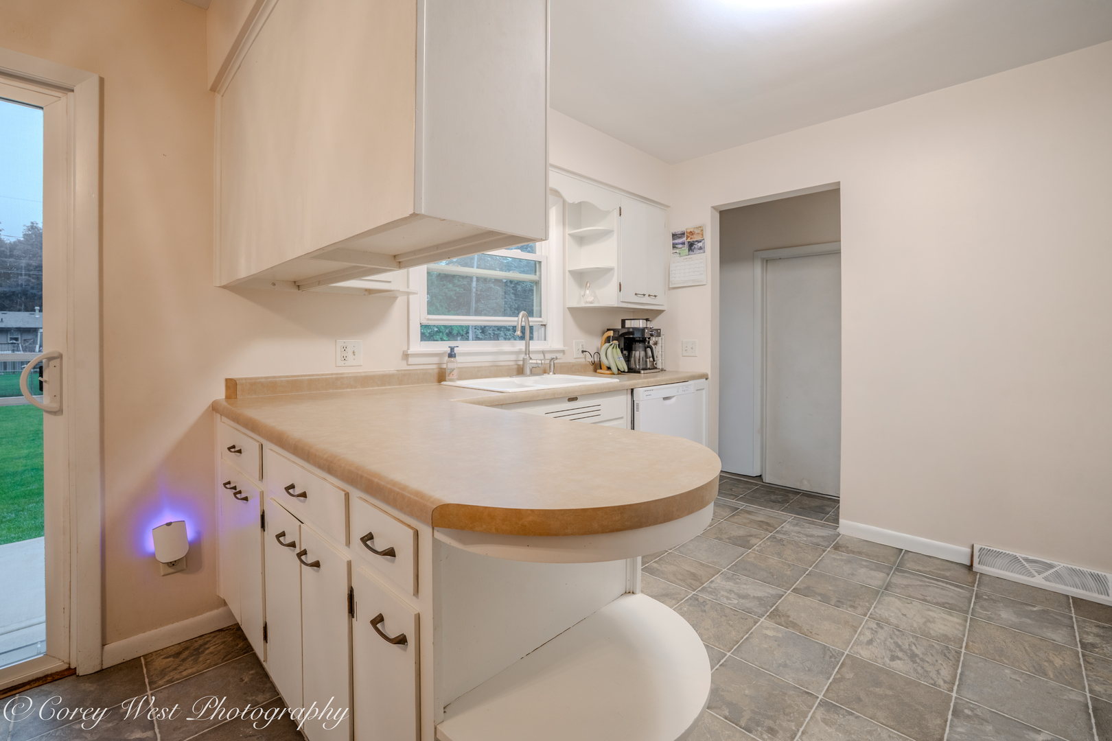 220 Swanson Road Sycamore, IL 60178 - Photo 9 of 23