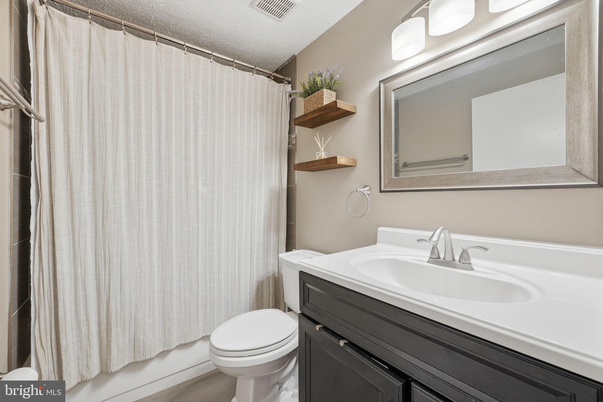 19828 Apple Ridge Place Montgomery Village, MD 20886 - Photo 17 of 31 Full bathroom on 2nd level.