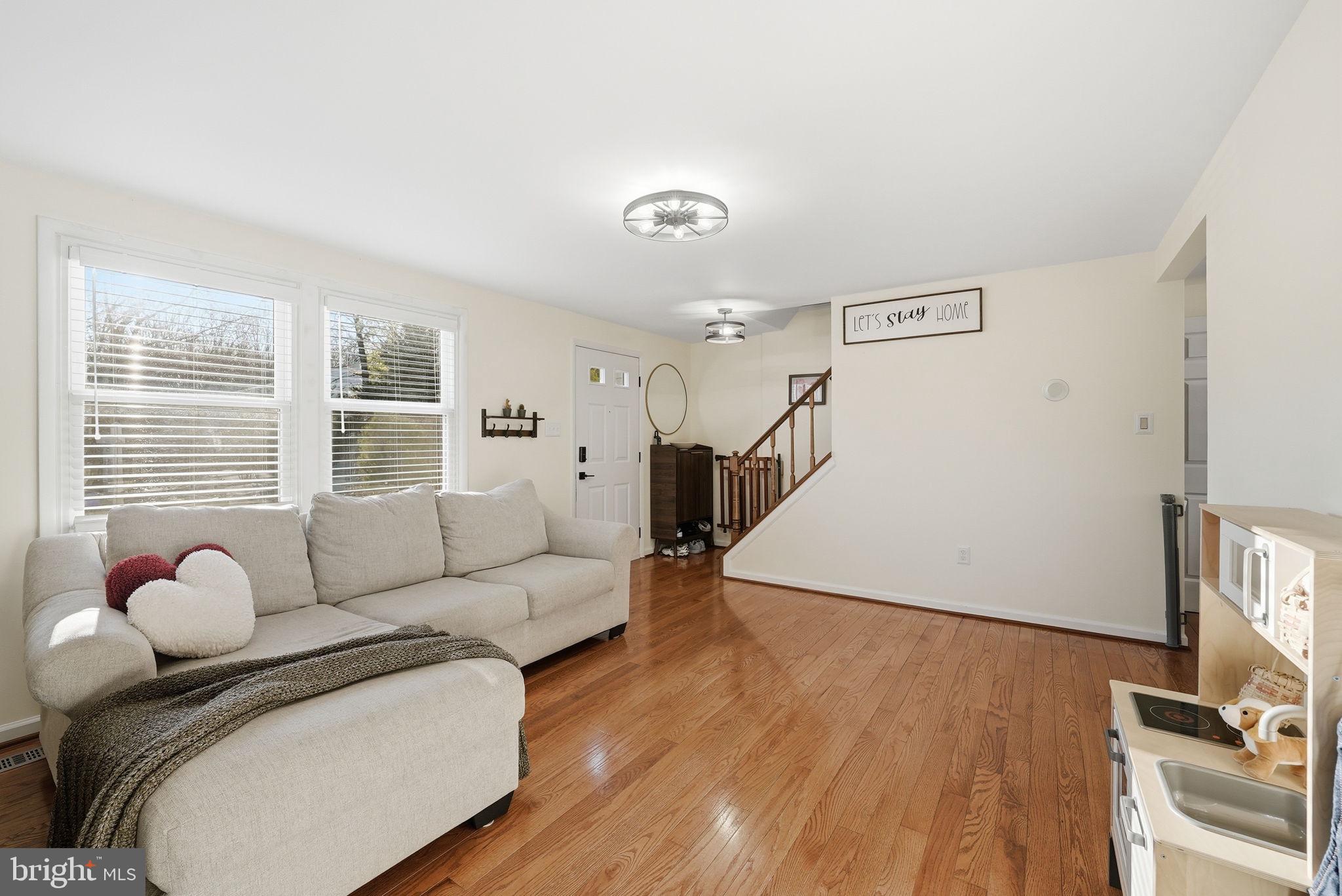 19828 Apple Ridge Place Montgomery Village, MD 20886 - Photo 5 of 31 So much sunshine.