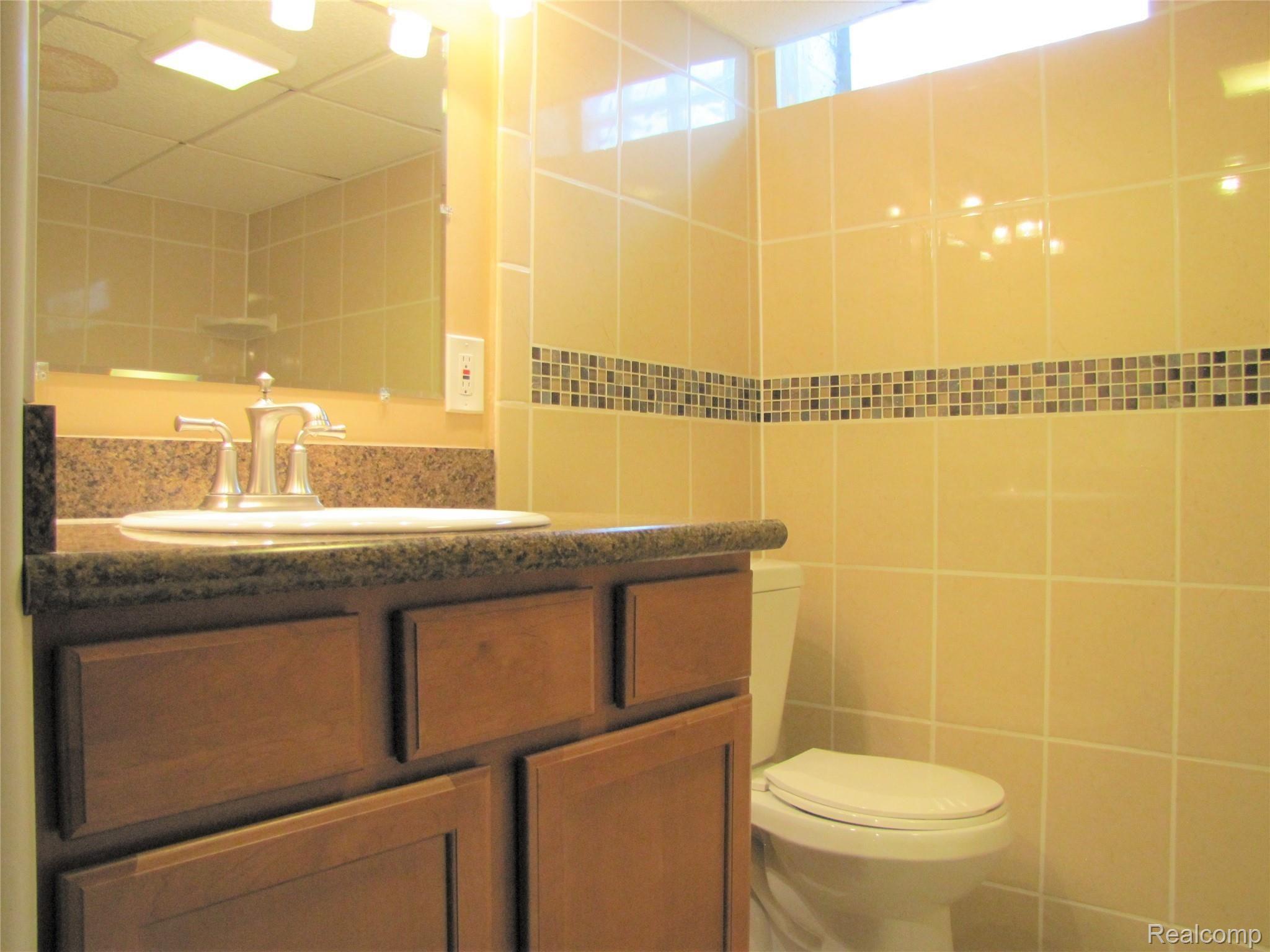 7239 Edward Avenue Center Line, MI 48015 - Photo 20 of 28 LL bath 1.JPG