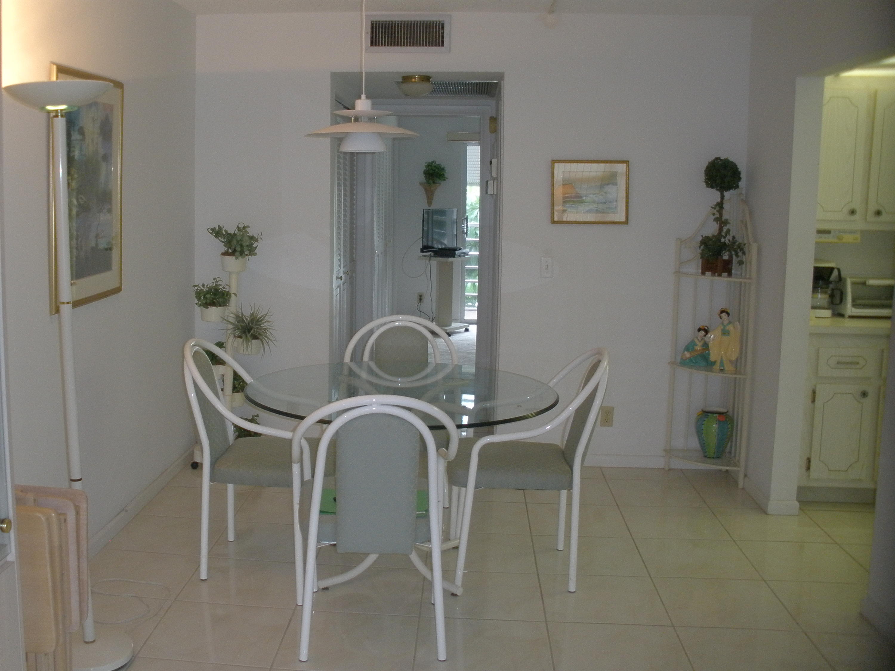 320 Dorset H Boca Raton, FL 33434 - Photo 6 of 12 005