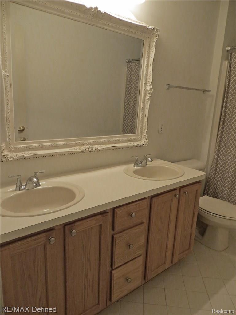 2013 Dunham Drive Rochester, MI 48306 - Photo 23 of 35 Dual Sinks Main Bath