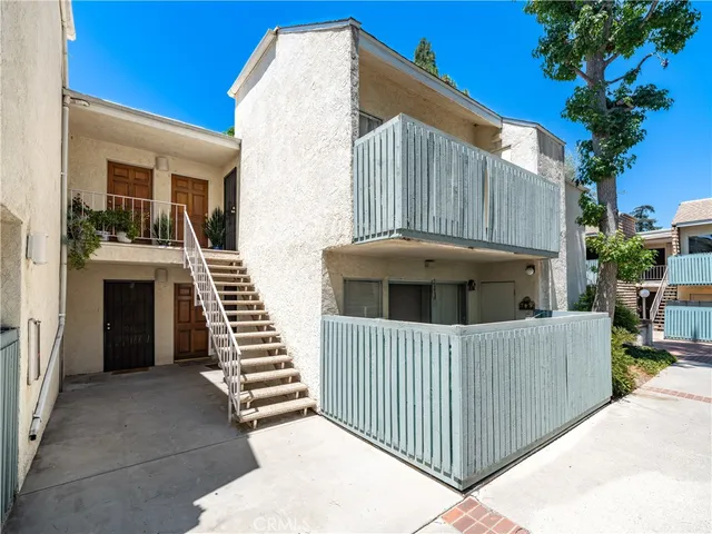 $539,000 | 5700 Etiwanda Avenue, Unit 102, Tarzana, CA 91356