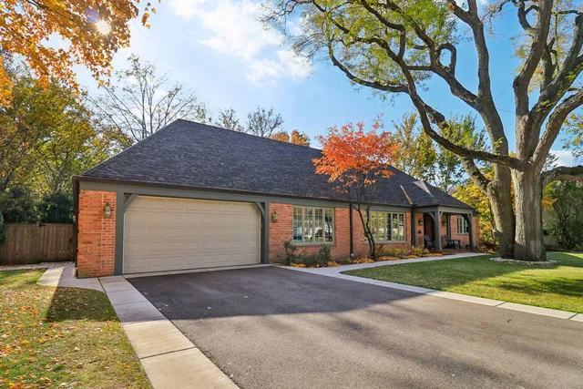 $1,200,000 | 1443 Woodhill Drive, Northbrook, IL 60062
