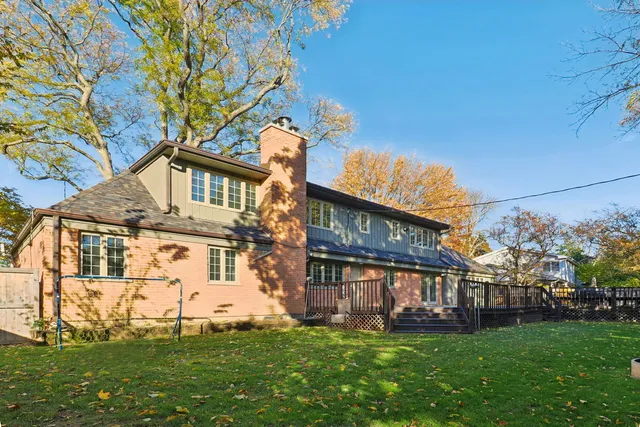 $1,200,000 | 1443 Woodhill Drive, Northbrook, IL 60062