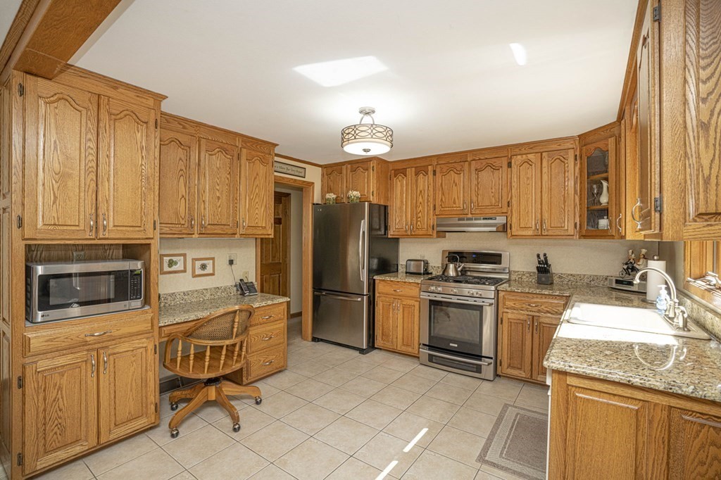 40 College Road Bridgewater, MA 02324 - Photo 4 of 42 Gallery Image 4