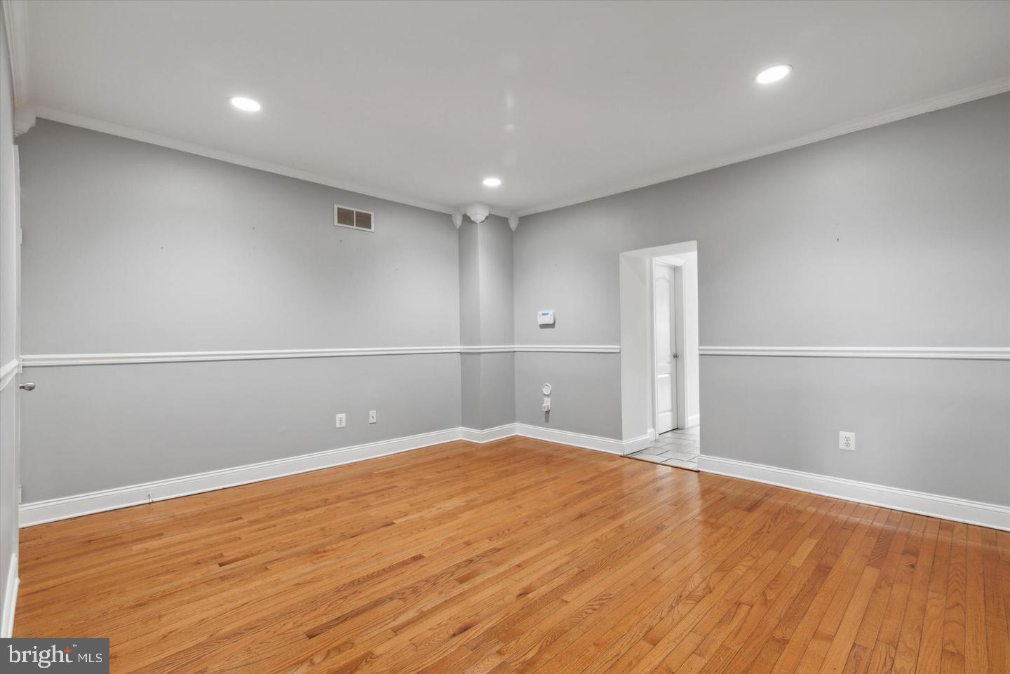 116 Dawson Street Philadelphia, PA 19127 - Photo 6 of 14 Spacious room with elegant finishes.