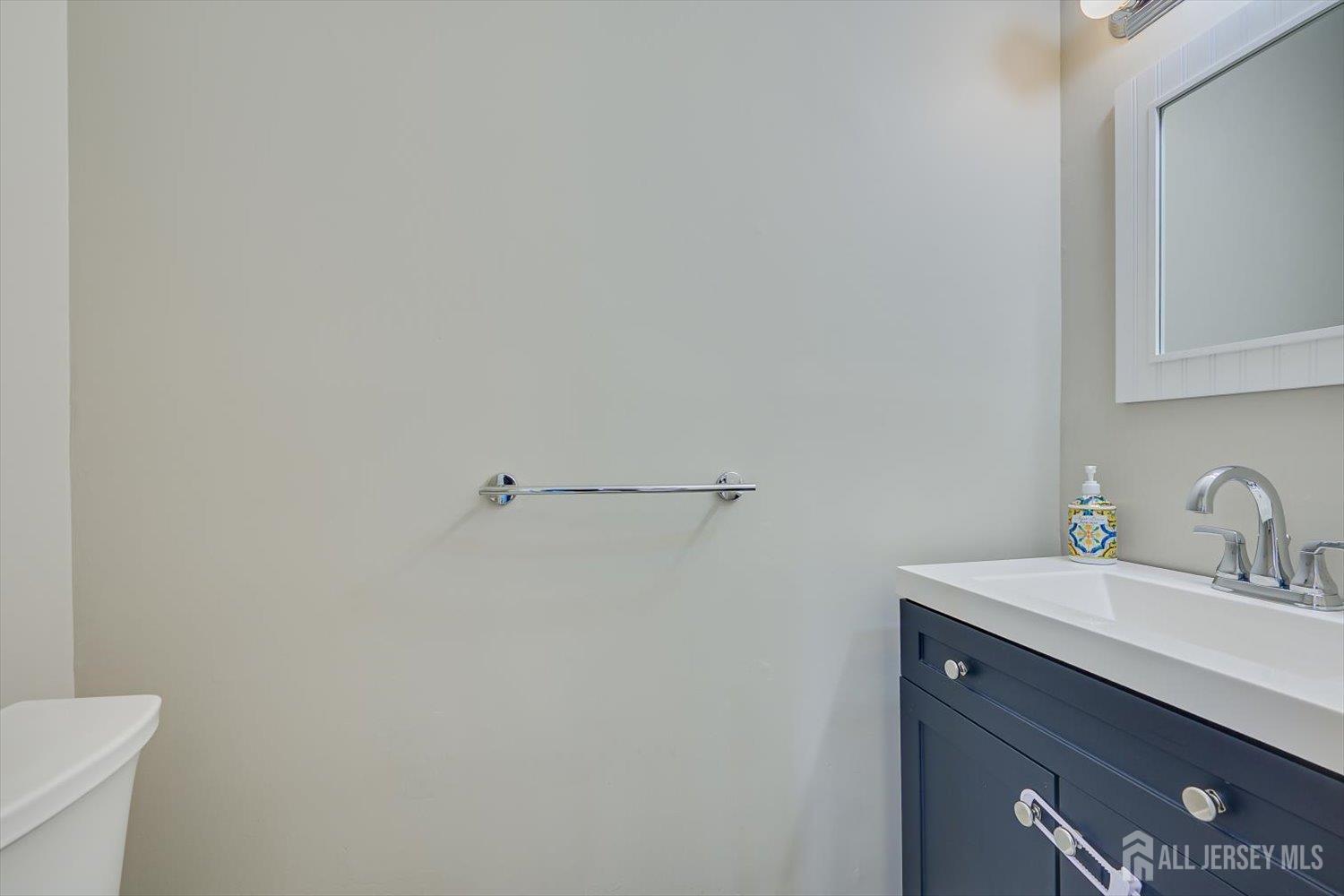 199 Applegate Lane East Brunswick, NJ 08816 - Photo 13 of 38 a bathroom with a sink and a mirror
