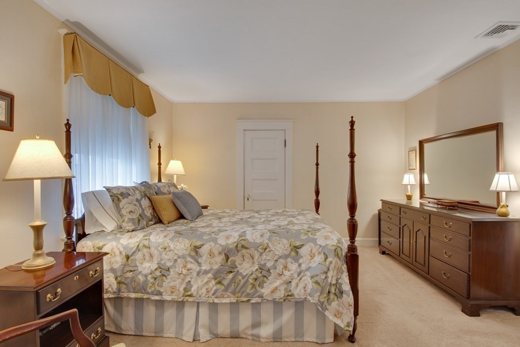 728 Webster Street Needham, MA 02492 - Photo 21 of 42 Gallery Image 21
