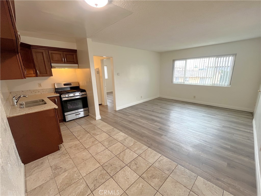 4461 West 135th Street, Unit F Hawthorne, CA 90250 - Photo 4 of 13