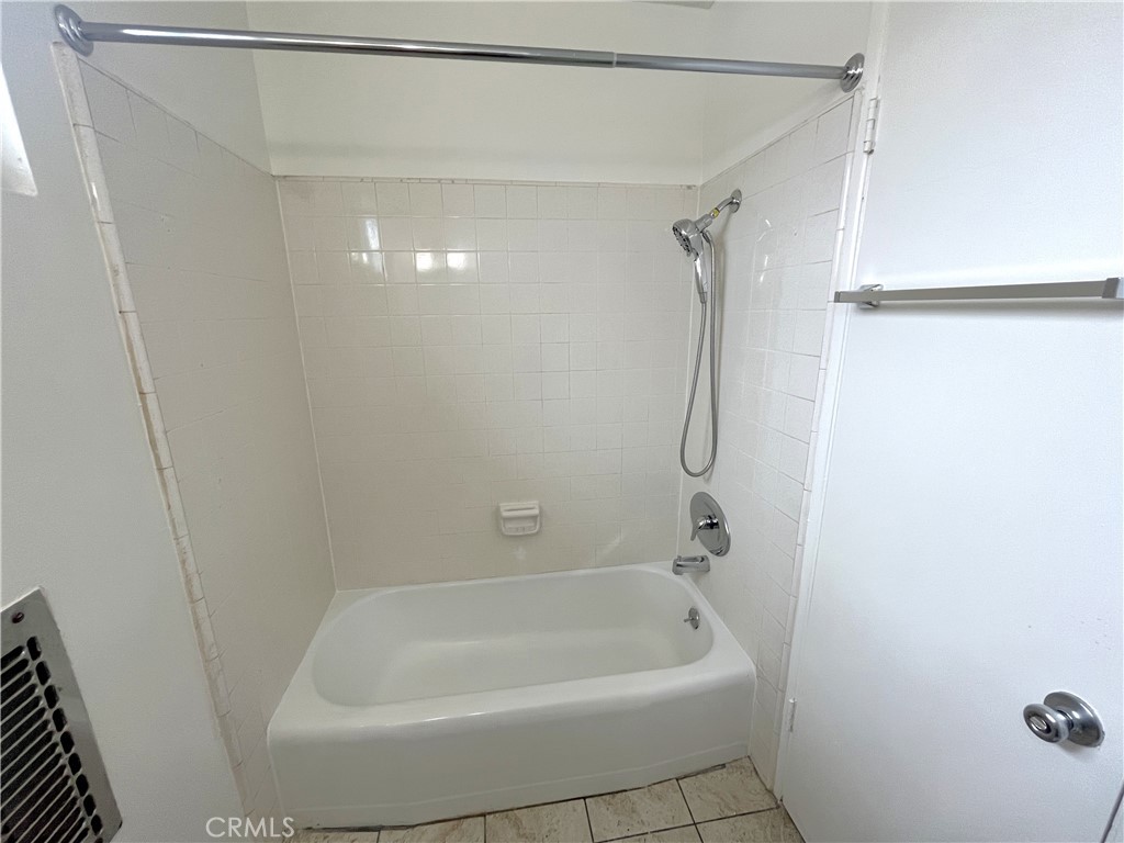 4461 West 135th Street, Unit F Hawthorne, CA 90250 - Photo 10 of 13