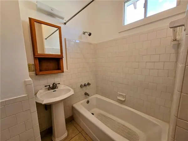 $1,510 | 2915 Carondelet Street, New Orleans, LA 70115