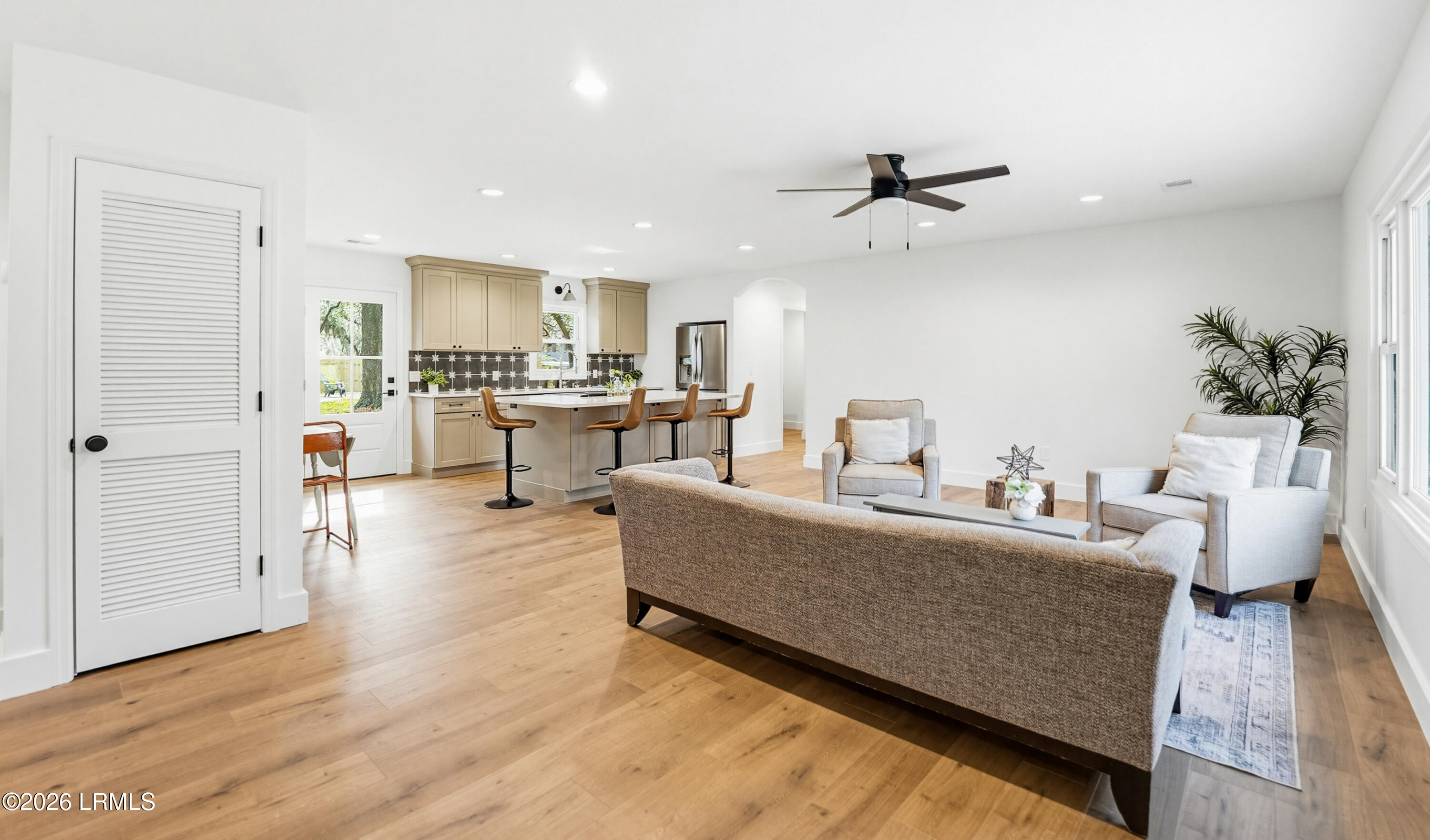 8 Blythewood Road Beaufort, SC 29907 - Photo 3 of 38 C Living Area