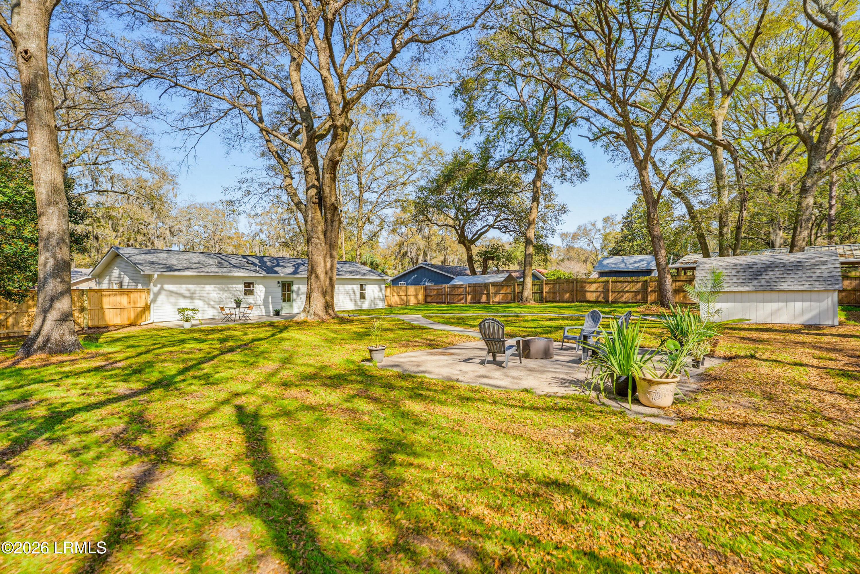 8 Blythewood Road Beaufort, SC 29907 - Photo 7 of 38 G Back Yard