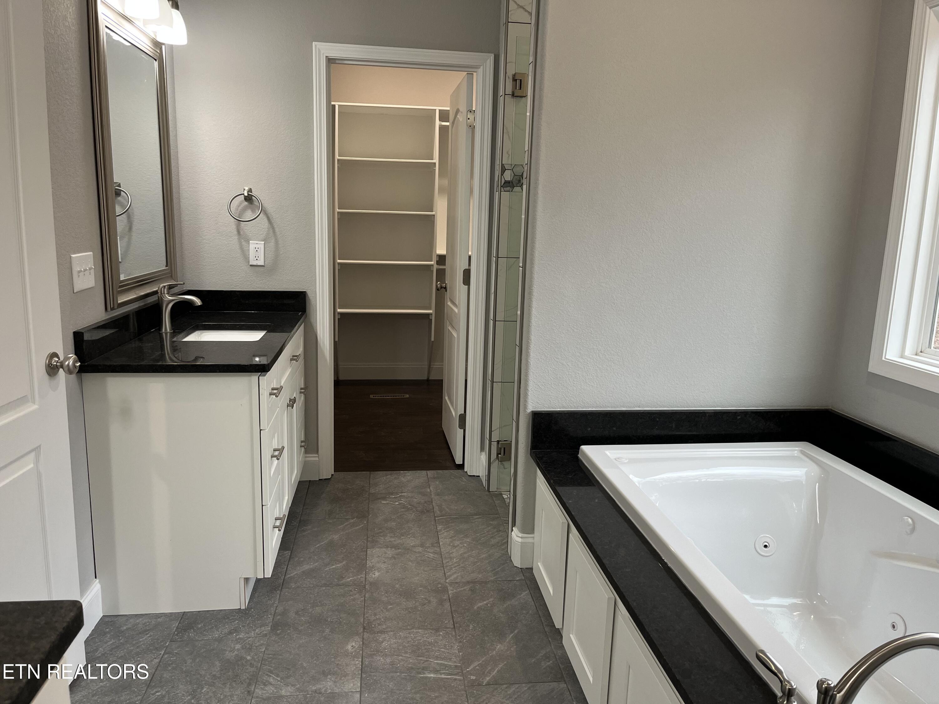 833 Sawmill Road Monterey, TN 38574 - Photo 22 of 30 Master BA