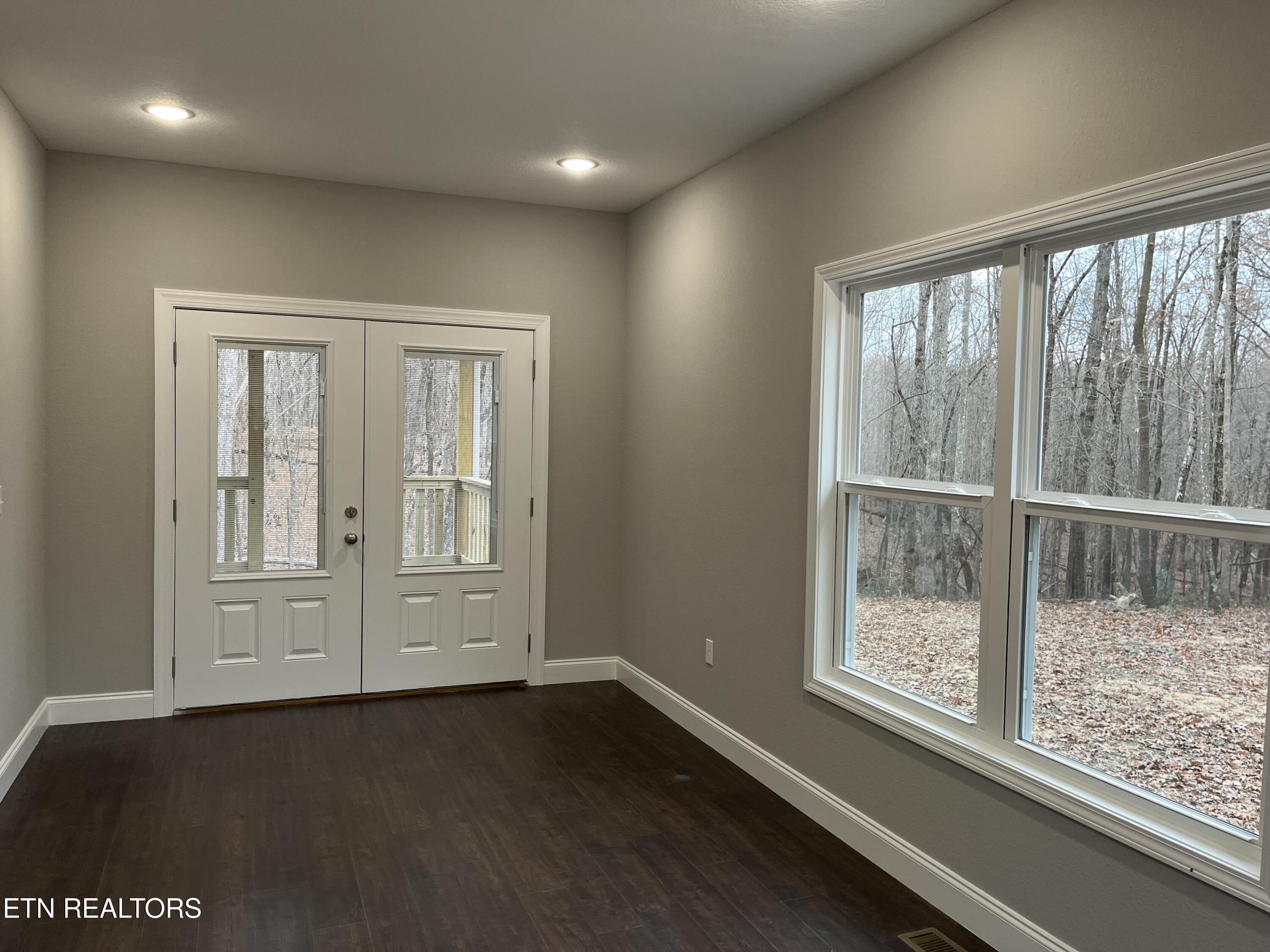 833 Sawmill Road Monterey, TN 38574 - Photo 26 of 30 Sunroom 2