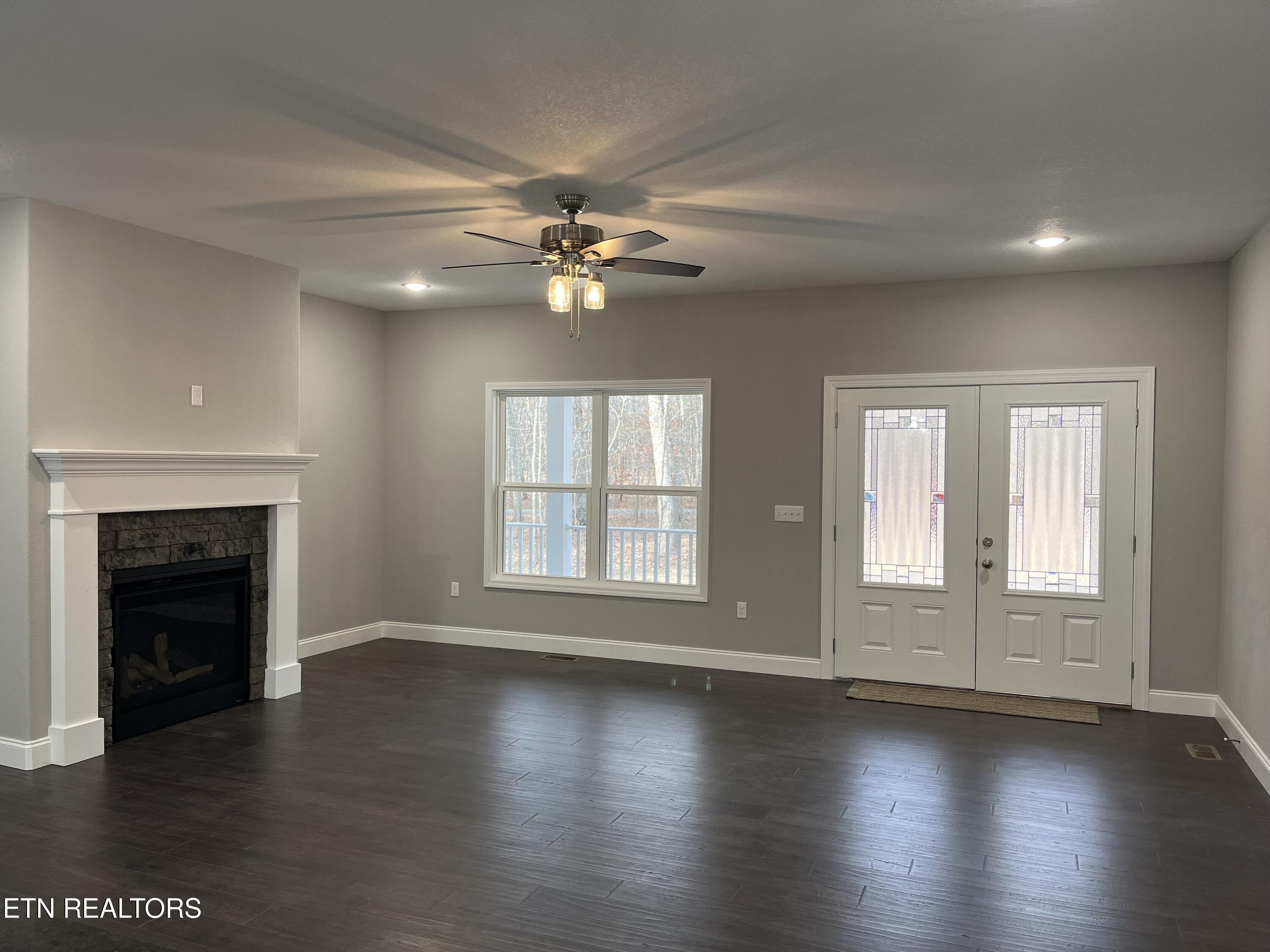 833 Sawmill Road Monterey, TN 38574 - Photo 4 of 30 Double Entry Doorway