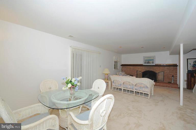 7622 Chancellor Way Springfield, VA 22153 - Photo 12 of 29 Family Room #2