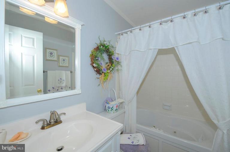 7622 Chancellor Way Springfield, VA 22153 - Photo 16 of 29 Bath #2